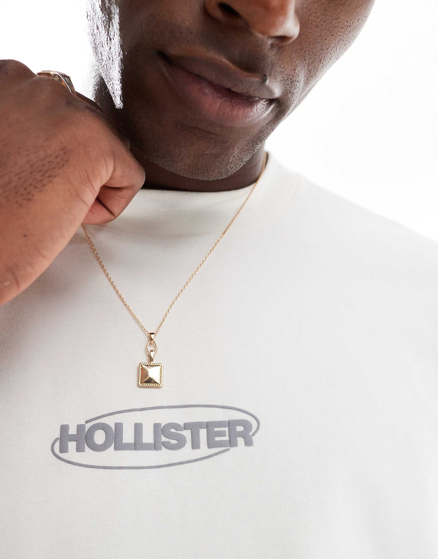 Hollister small boxy t-shirt in cream