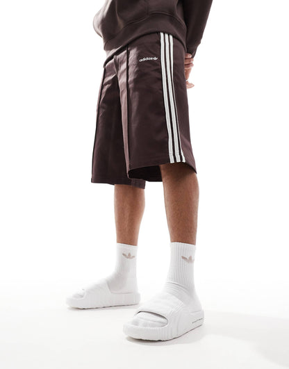 adidas Originals Adilette 22 sliders in white