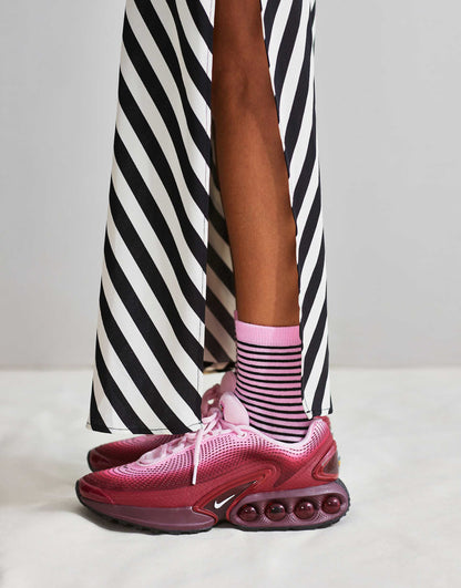 Nike Air Max DN trainers in dark burgundy