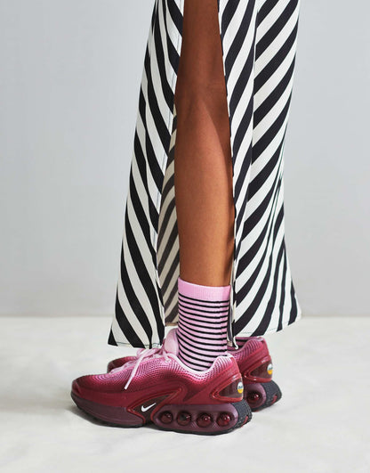 Nike Air Max DN trainers in dark burgundy