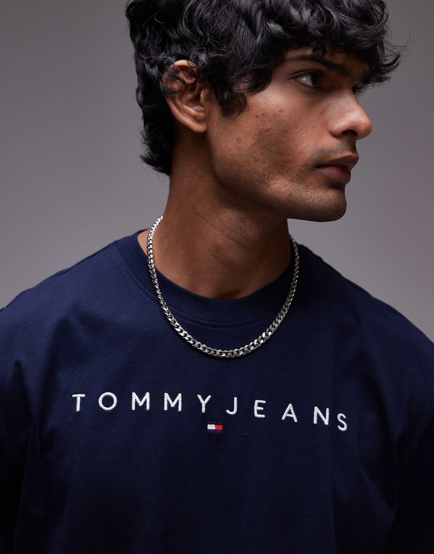 Tommy Jeans T-Shirt in Grey