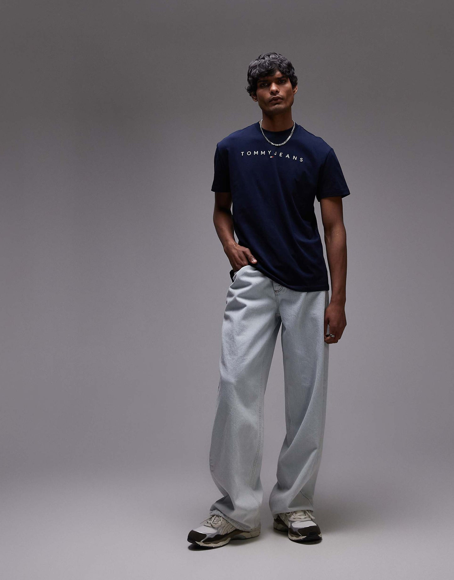 Tommy Jeans T-Shirt in Grey